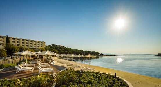 Anlage,Meer,Liegen | © M19_015_00027 (c) Hotel Istra