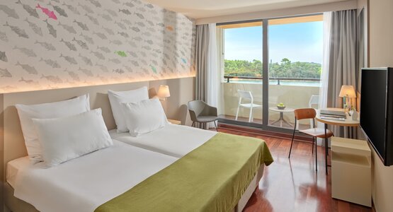 Bett,Fenster,Vorhang | © M26_011_00002 (c) Hotel Istra
