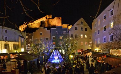 Winter, Adventsmarkt, Weihnachtsmarkt, Lichter, Burg | © Burghausen_Advent (c) Burghauser Touristik GmbH