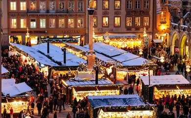Christkindlmarkt, Stände, Schnee, Lichter | © München (c) Tourismus Info Christkindlmarkt auf dem Muenchner Marienplatz Foto Lukas Barth